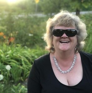 Meet your Posher, Lisa